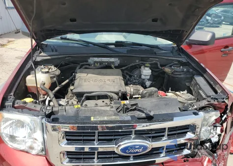 2012 Ford Escape Xlt z USA, uszkodzony, nr VIN 1FMCU0DG3CKB50312